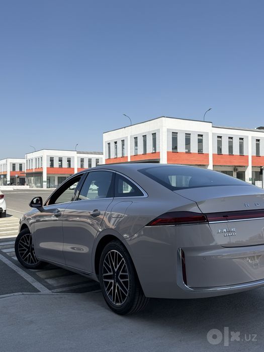 ROEWE M7 2100km.