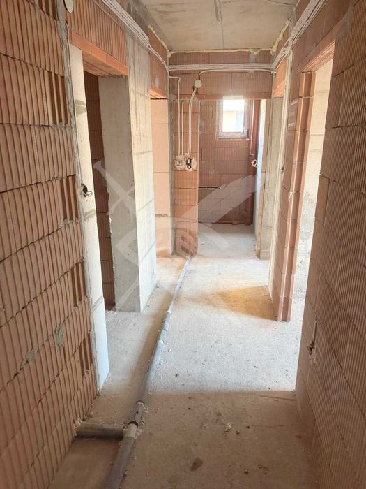 Продава се Тристаен апартамент в Пловдив, Коматевски възел - 84 кв.м за 1275 €/кв.м - Снимка #2