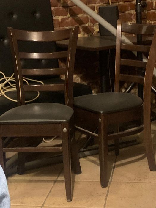 Scaune tapițate de lemn