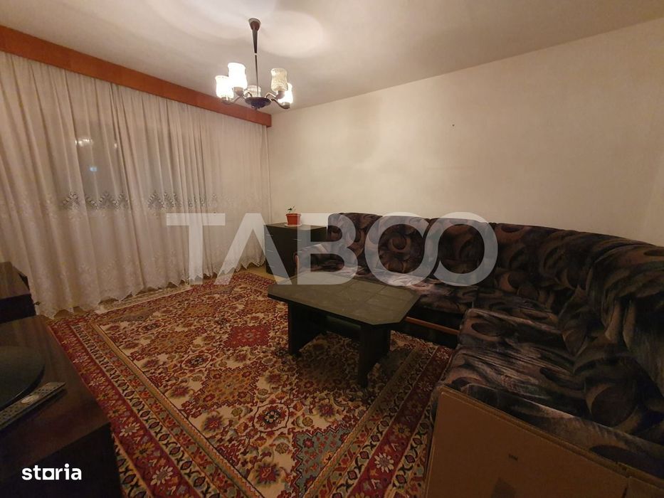 Apartament 2 camere de inchiriat zona 1 Decembrie etaj 2