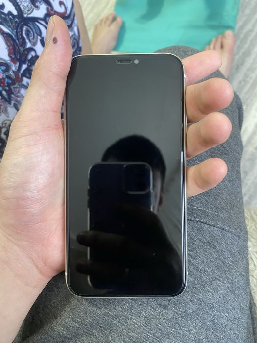 Продам Айфон 11