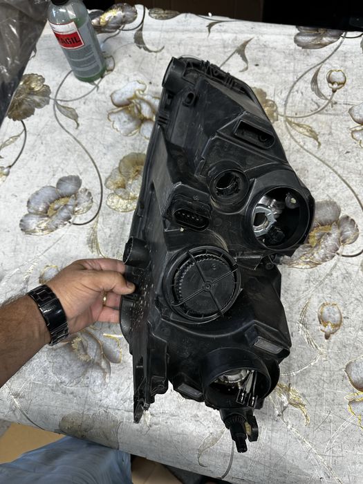 Far dreapta cu defect  skoda rapid.