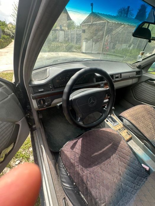 Mercedes benz e230 w124