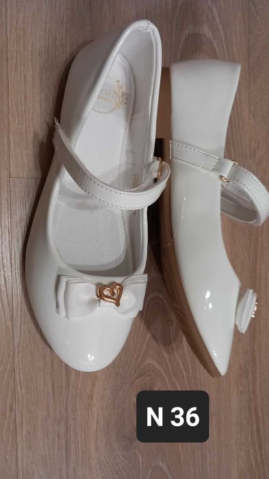 Маратонки, обувки, сандали