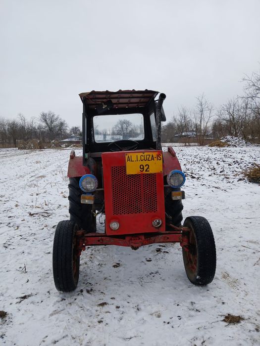 Tractor  în. 4 pistoane