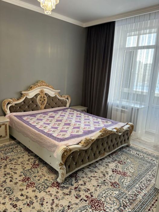 Продам шикарный спальный гарнитур.