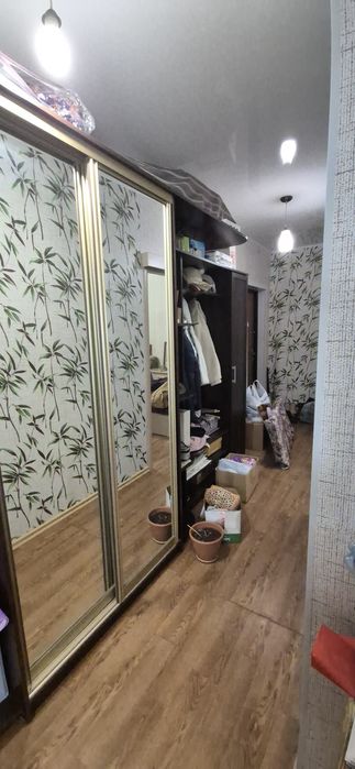 Продам прихожую со шкафом