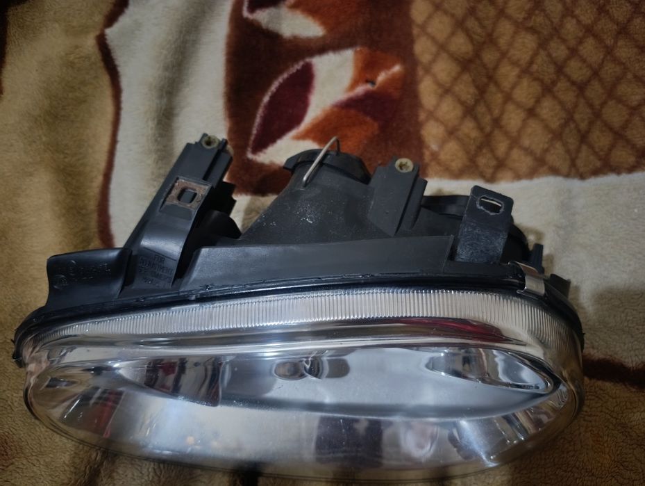 Фара на Фольксваген гольф 4