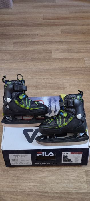 Коньки прогулочные с хоккейным лезвием.