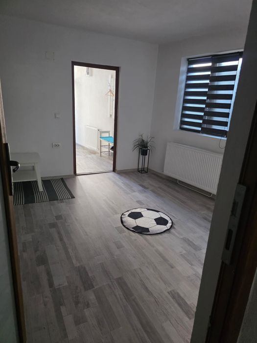 Inchiriez apartament