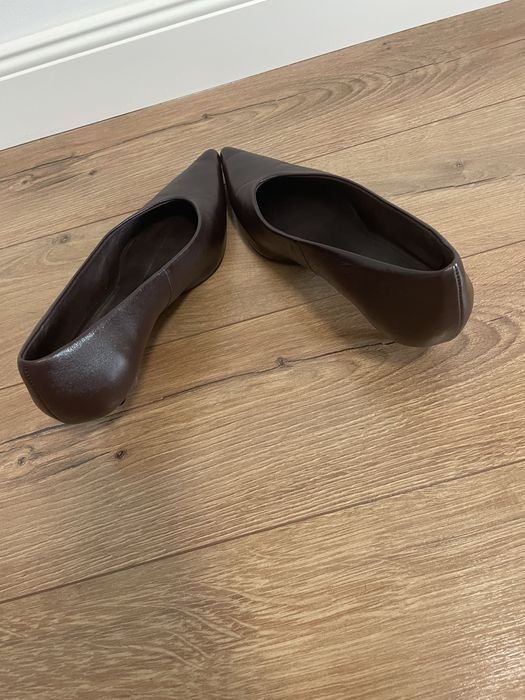Pantofi din piele cu toc mic Zara