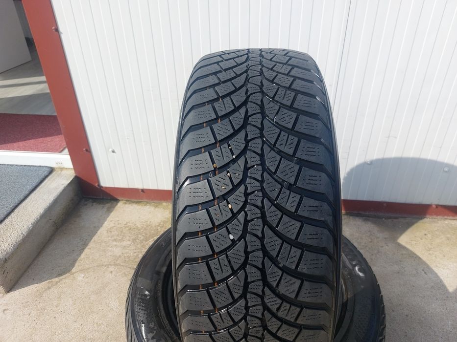 100 lei bucata! Doua anvelope M+S 235 55 17 Kumho