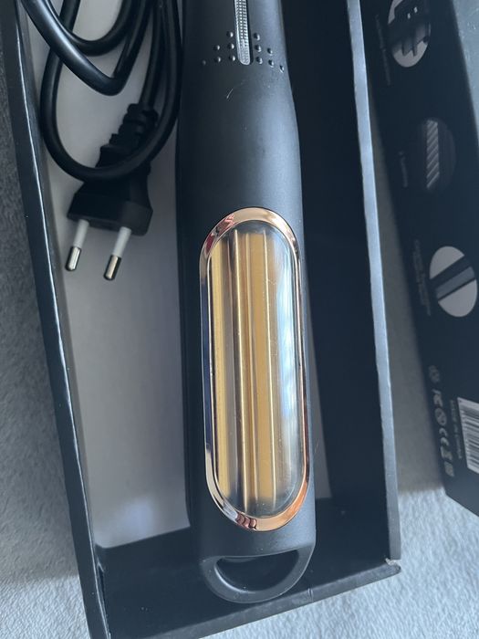 Преси за коса, чисто нови.