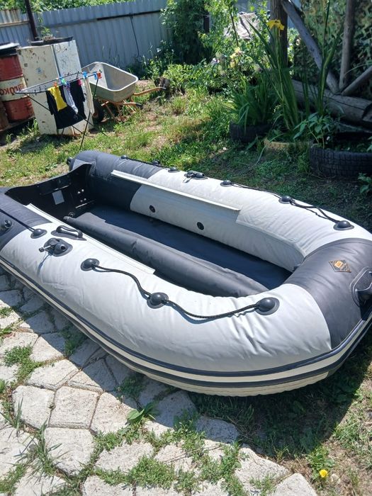 Продам лодку с мотором