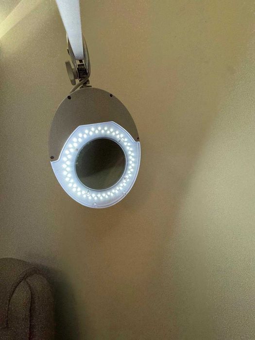Lampa profesionala cu lupa LED pe stativ-cosmetica/manichiura/salon