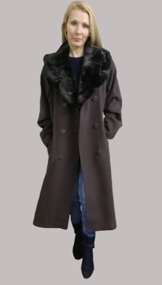 Голям размер двуредно палто. Вълна. Сваляща сеяка