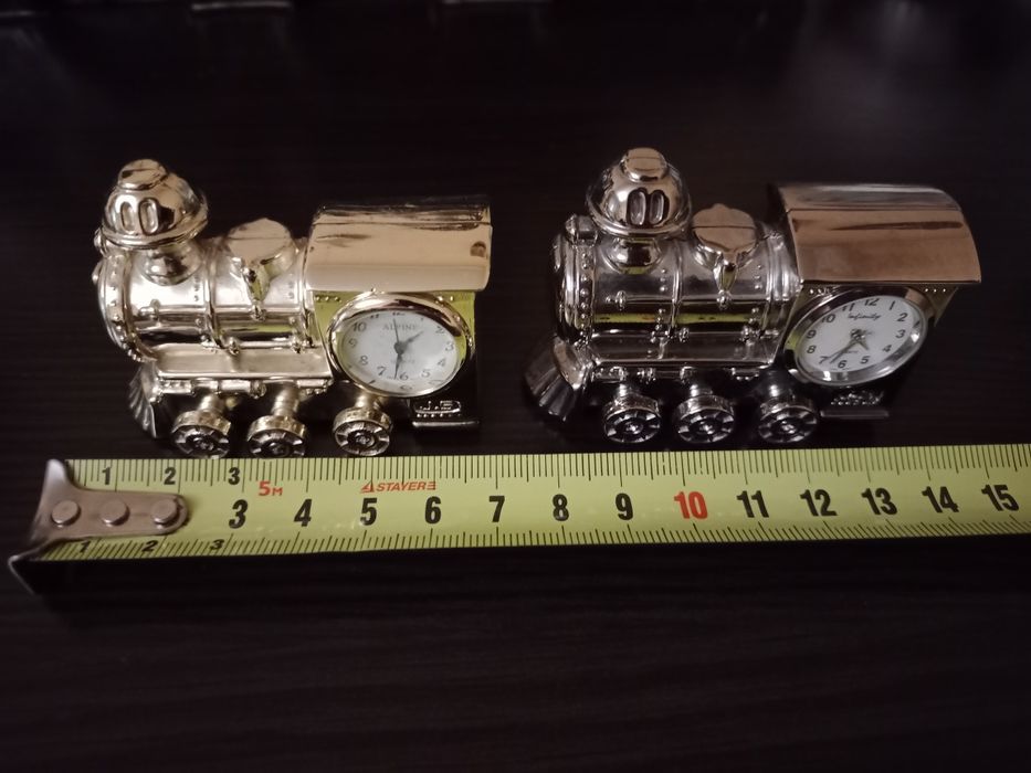 Продам настольные часы  паровозик