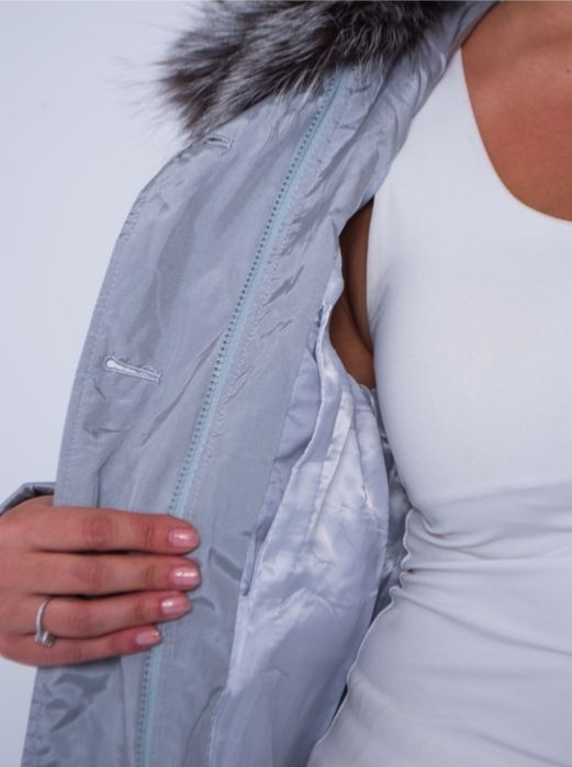 Теплый плащ с песцовым воротом