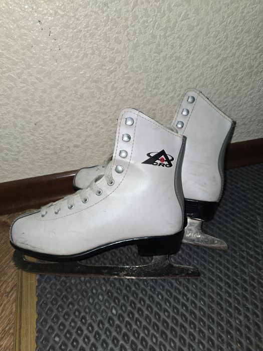 Коньки фигурные белые