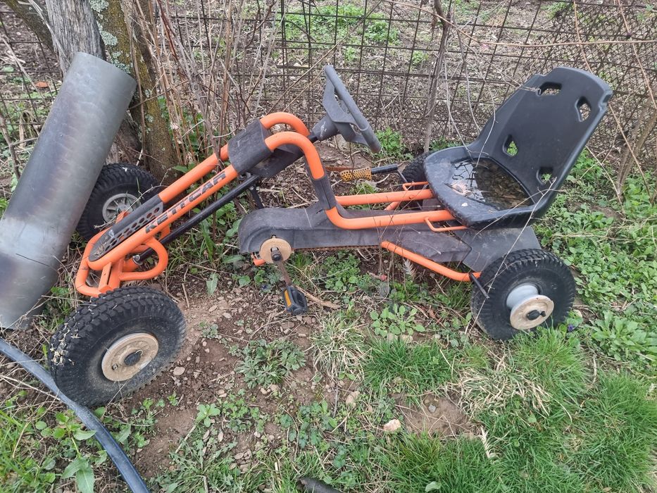 kart cu pedale pentru copii