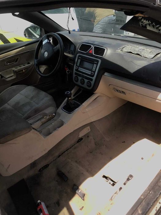 dezmembrez vw EOS 2.0i/ faruri vw eos/ capota eos/ bara fata eos/stop