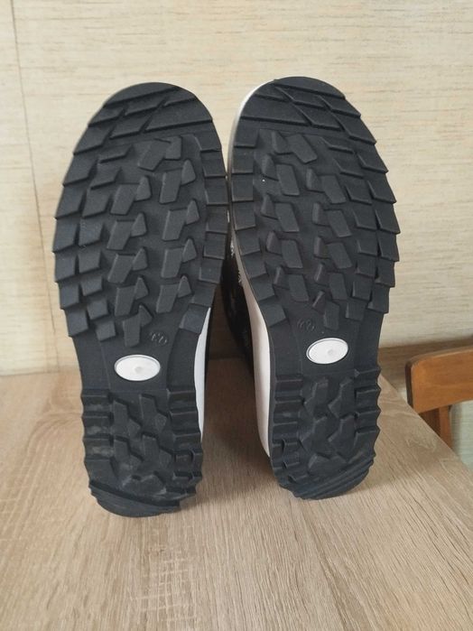 Продам сапоги-дутики, новые.