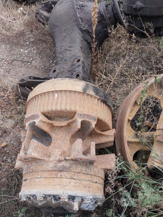 Продам задний мост с крана маз