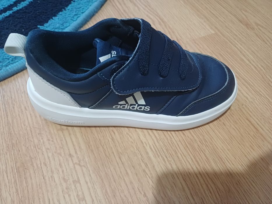 Vând adidași copii diferite marimi