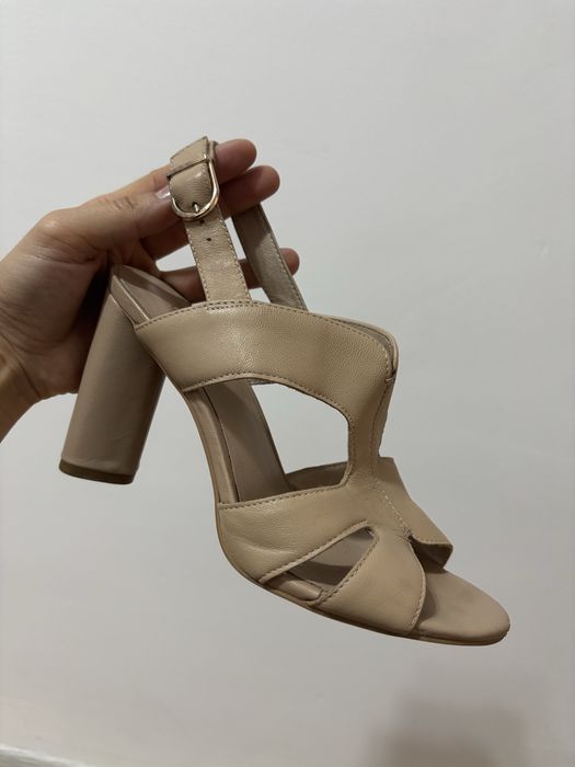 Туфли босоножки на каблуках