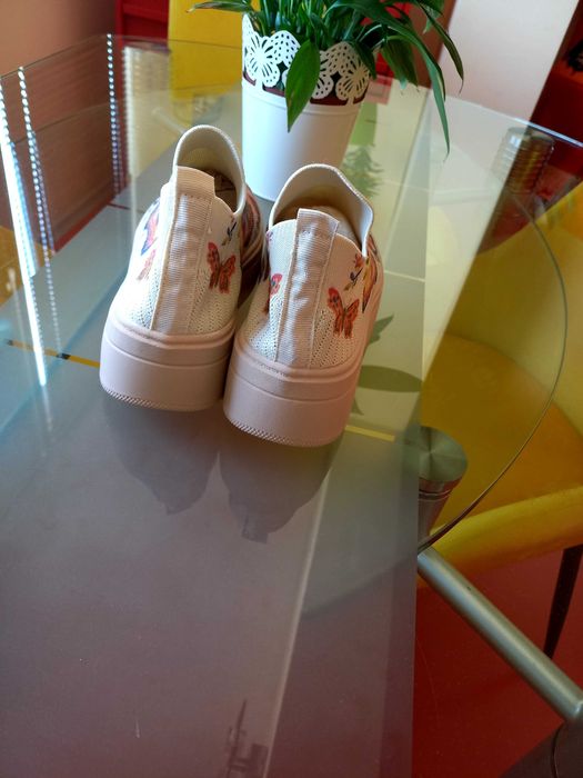 Текстилни цветни обувки на платформа