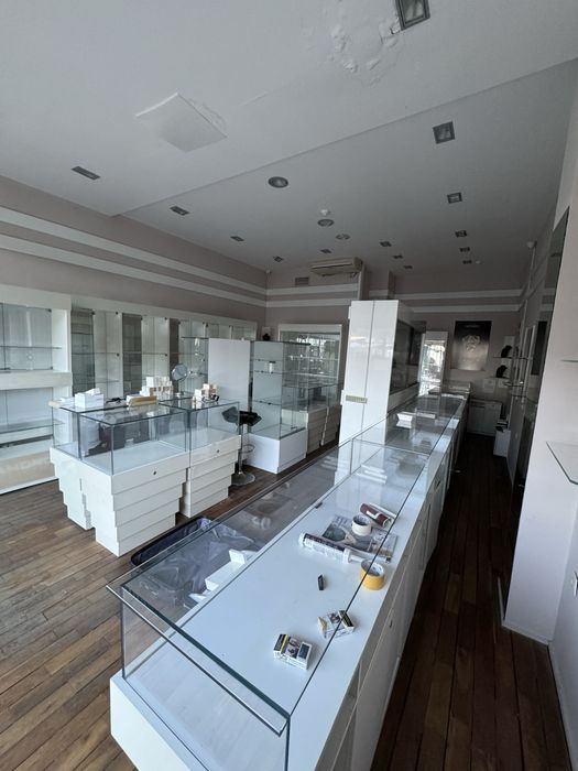 Витрини за бижутериен магазин , сувенири и др.