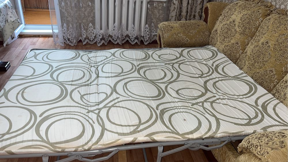 Диван раскладной и два кресла