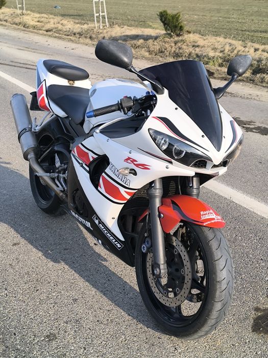 Vând motocicleta Yamaha R6
