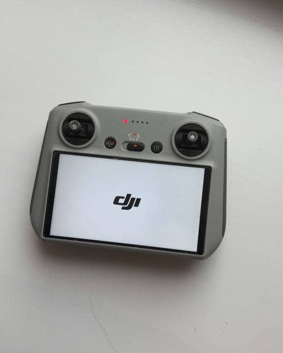 Дрон DJI MINI 3 PRO пульт RC требует ремонта