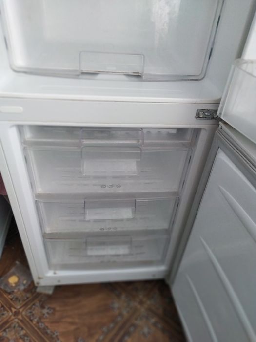 Холодильник LG  без инея и разморозки