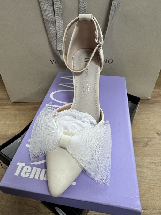 Обувки с ток Tendenz