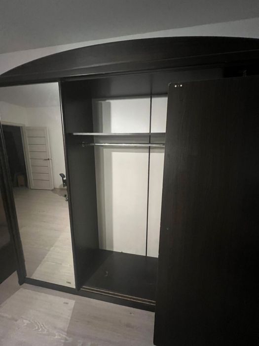 Продам шкаф, очень вместительный.