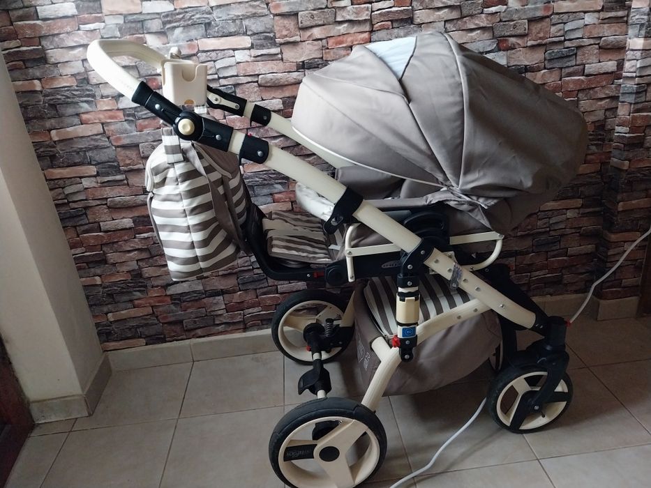 Продавам комбинирана количка 3 в 1