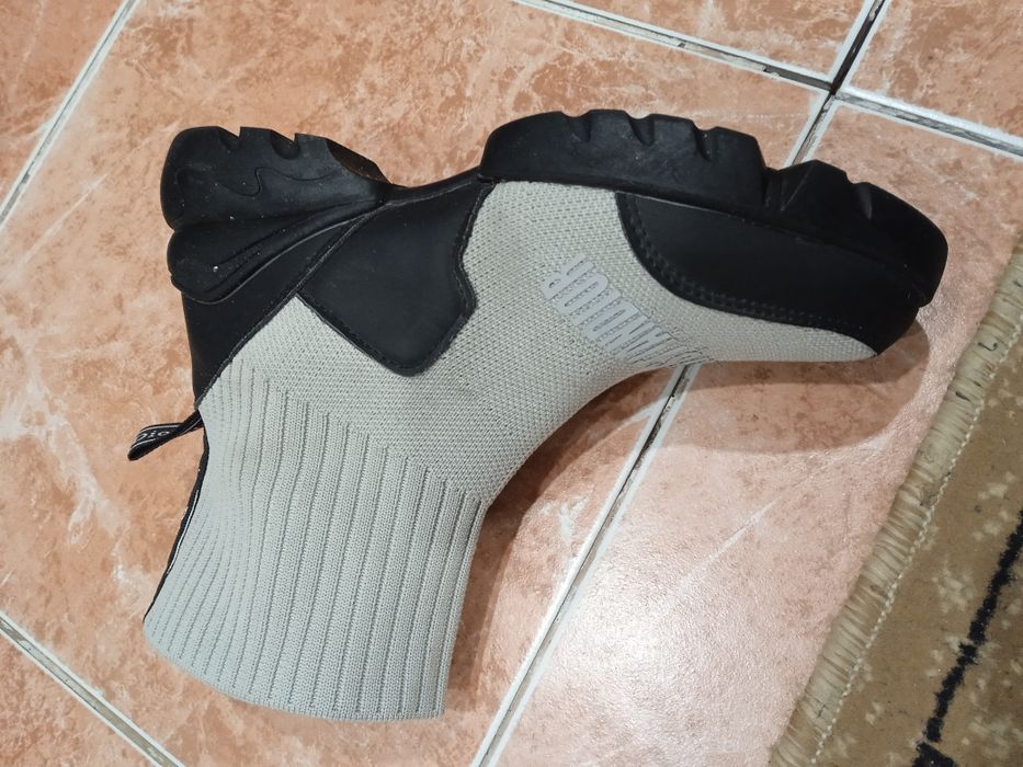 Продам кроссовки носки