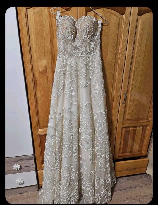 Продавам елегантна рокля