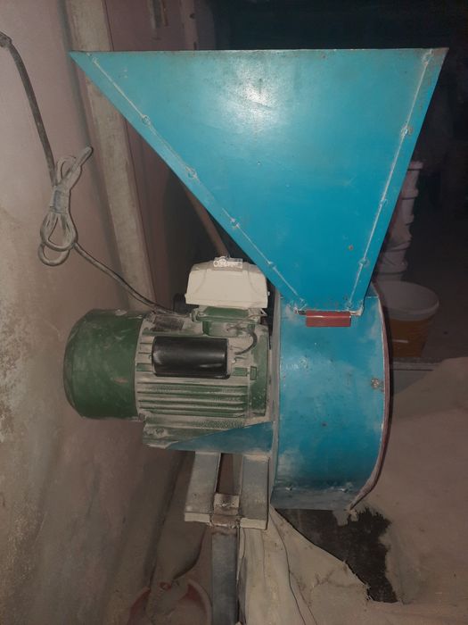 ПРОДАМ   Зернодробилку