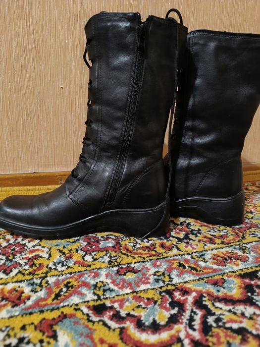 Продам зимние сапоги.