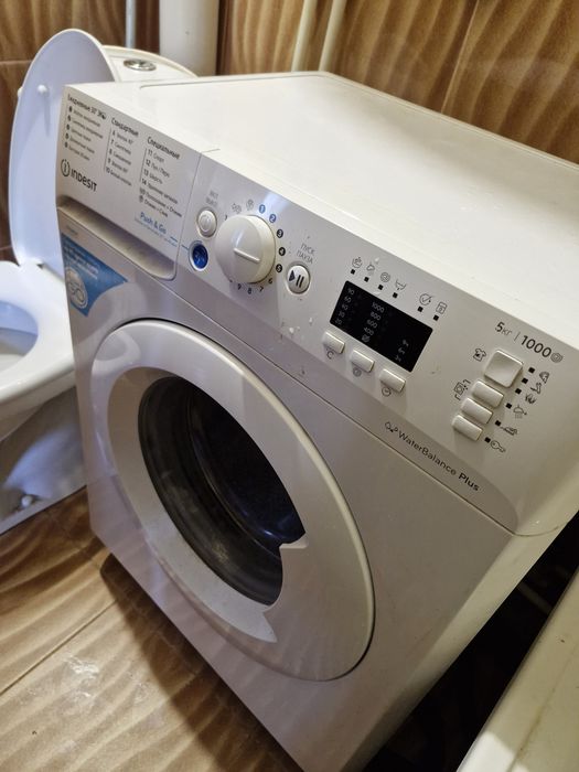 Продам стиральную машину индезит