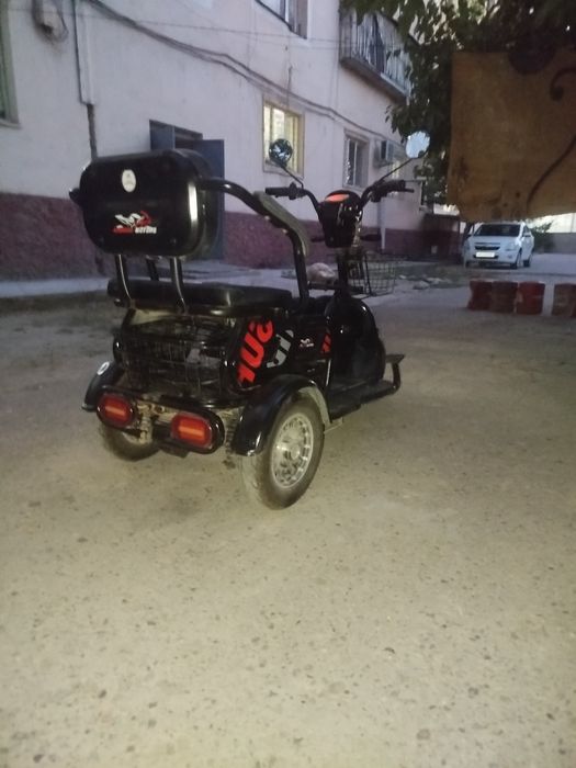Трицикл трёхколёсный