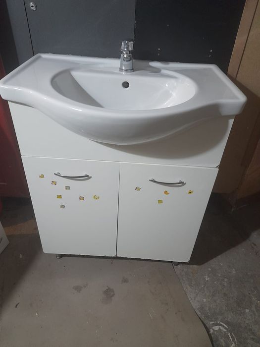 Chiuveta baie cu oglinda si dulap