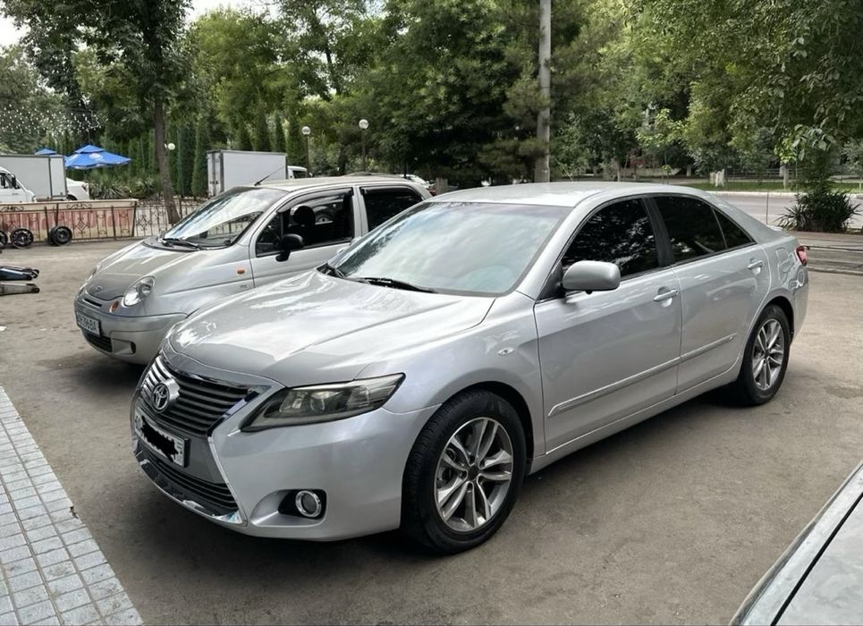 Toyota camry yili 2007 prapan gazlari bor