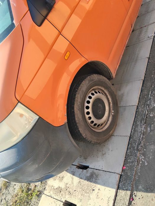 Se vinde Volkswagen T5, 1.9 tdi,6locuri, obloanele sunt de aluminiu și nu sunt lovite sau strâmbe,2anvelope de rezervă,C-uri.
