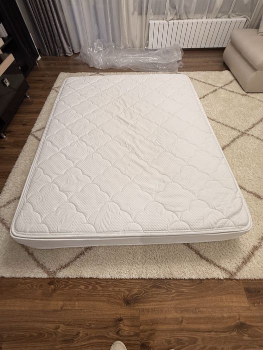 Saltea pat folosită cu husă / topper