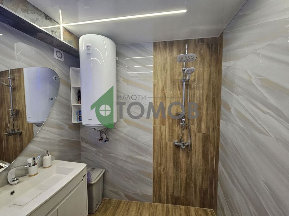 Здрава триетажна къща в село Загоре