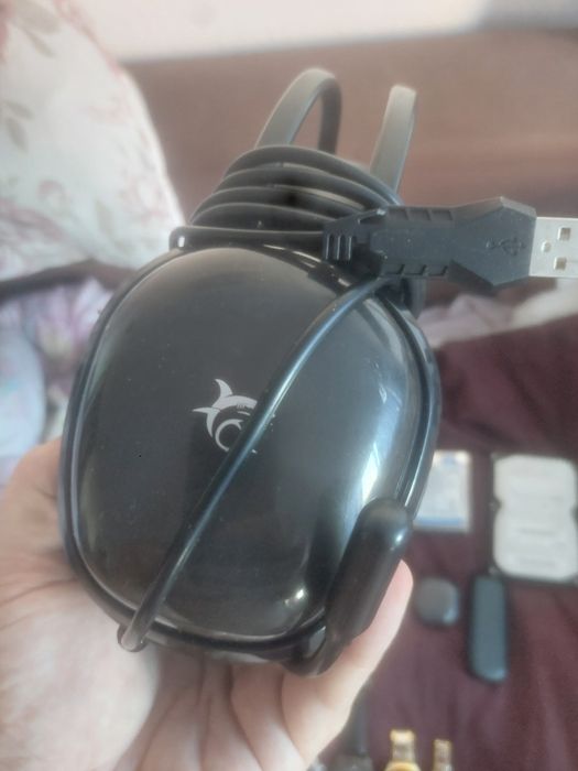 Căști gaming aproape Noi